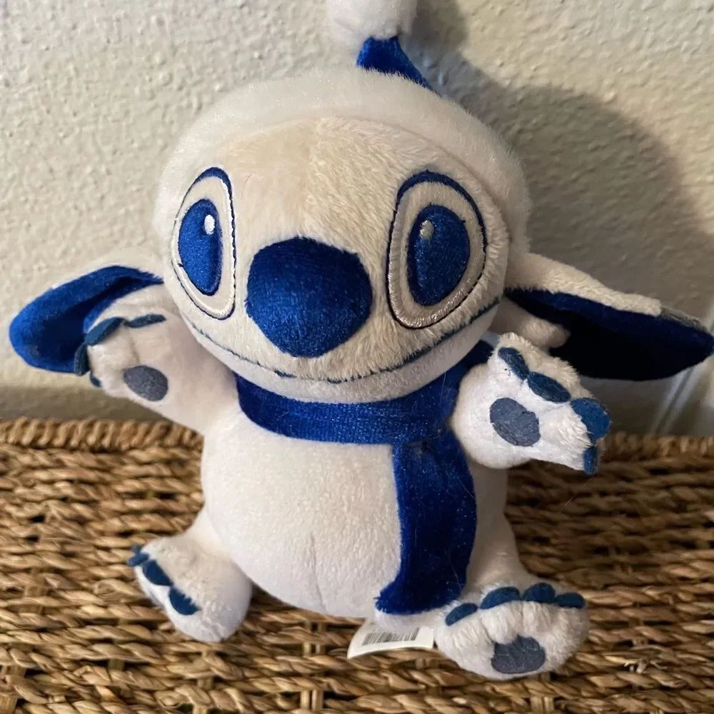 Disney Exclusive Winter Plush Lilo and Stitch 6 inch Plush
